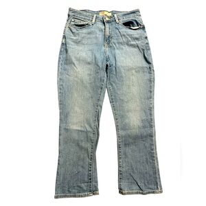 2 for $25 - Signature by Levi Strauss light wash mid rise capri 30”